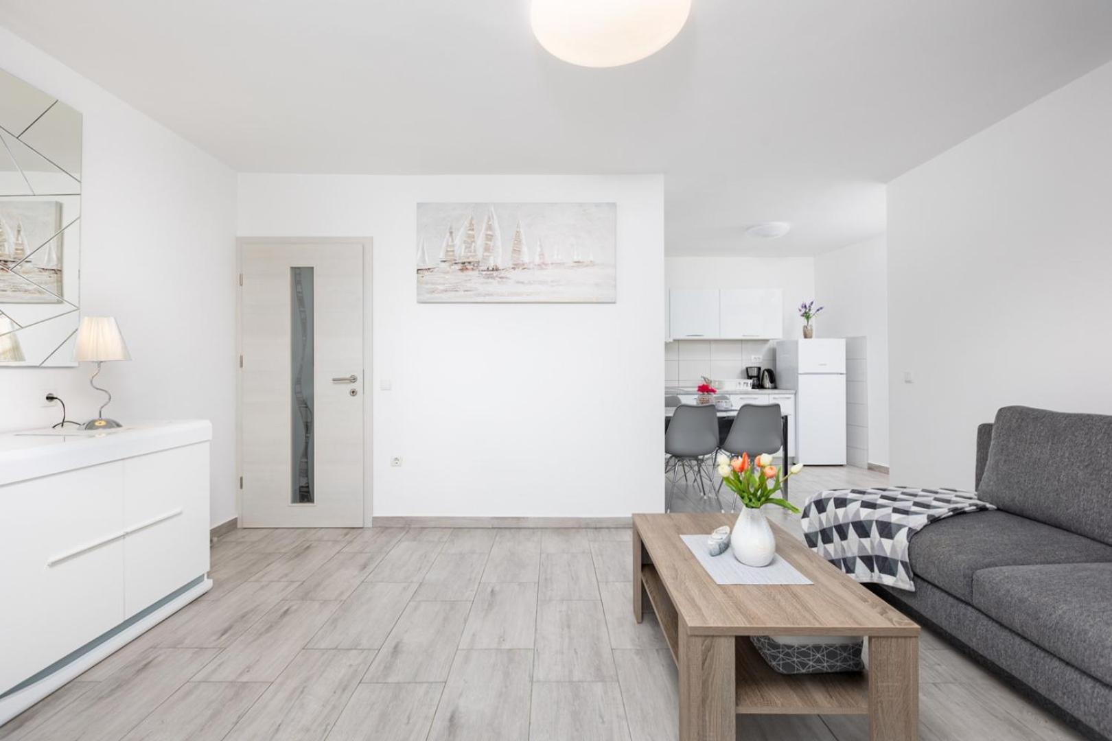 Apartments Tea Малинська Екстер'єр фото